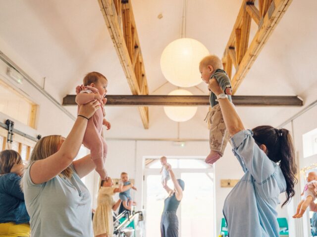 Iogis Bach: Camau Cyntaf - Ioga i Babanod