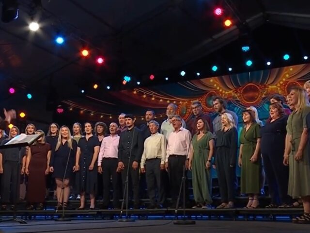 Cawl a Chân gyda Côr Eifionydd yn Dathlu 40 Mlynedd