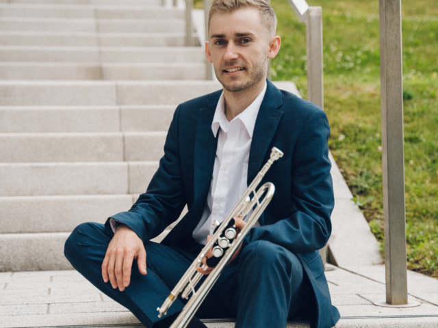 Cerddoriaeth Oriel: Trwmped drwy'r Oesoedd