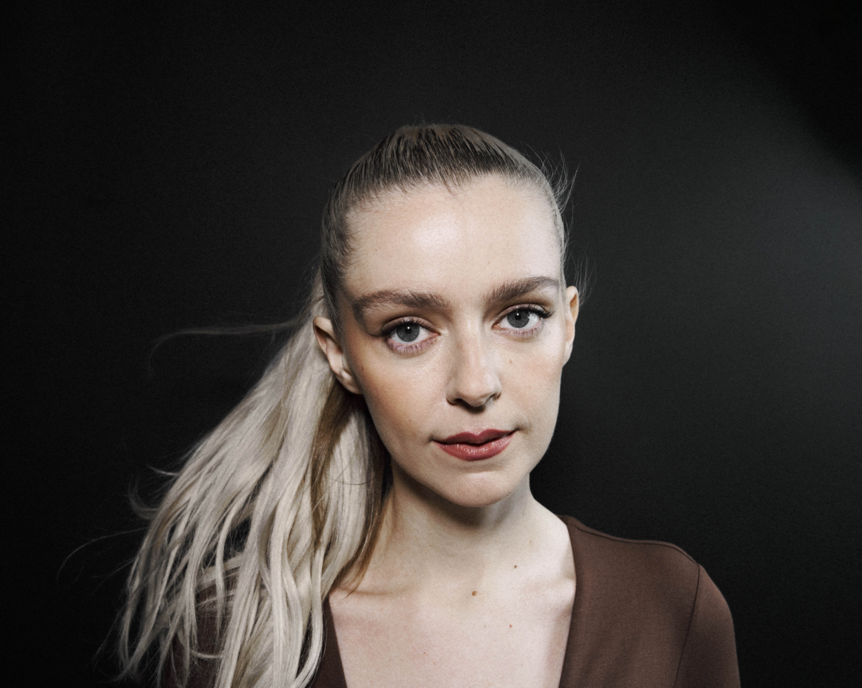 Casi & llinynnau & gwestai arbenning Gwenno Morgan