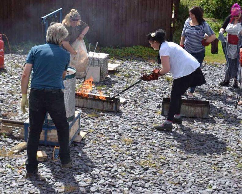 Arddangosiad tanio Raku