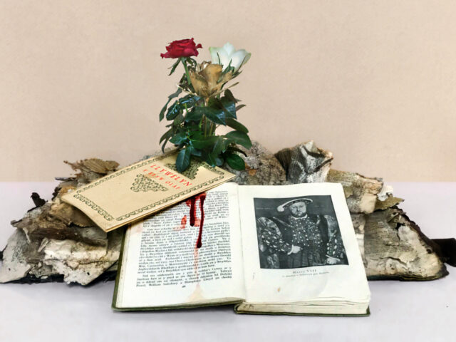 23. Llwch yr amser gynt