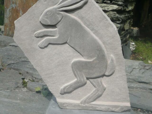 Ysgyfarnog yn Sefyll