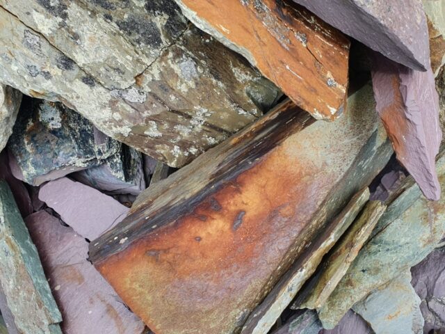 Llechi a Mwyn Haearn